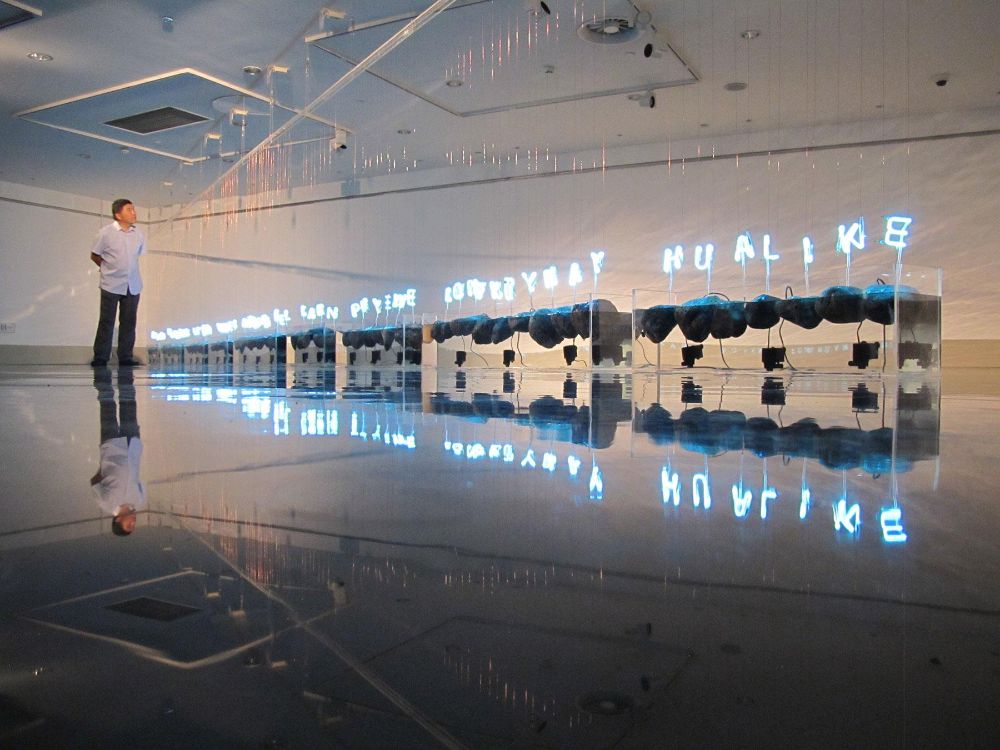 En la imagen se puede ver la realización de la obra Ngen-Füta-Winkul en la Bienal de Busan Garden of Learning en Corea del Sur.